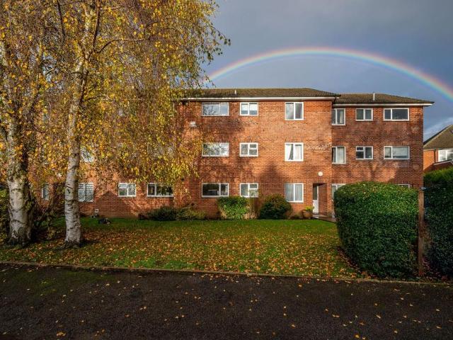 Apartment for rent in Fairlands, Guildford