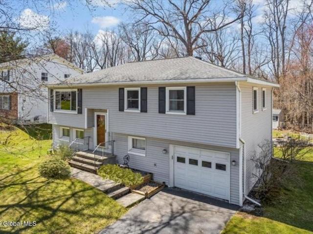 House for sale in Latham