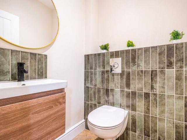 House for rent in London Borough of Lewisham, Lower Sydenham
