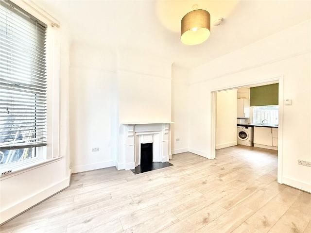 Apartment for rent in London Borough of Lewisham, Lower Sydenham
