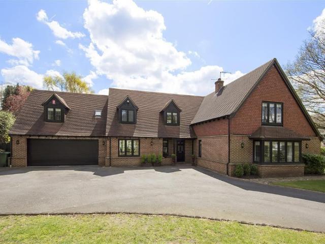House for rent in Stoke D'Abernon, Elmbridge