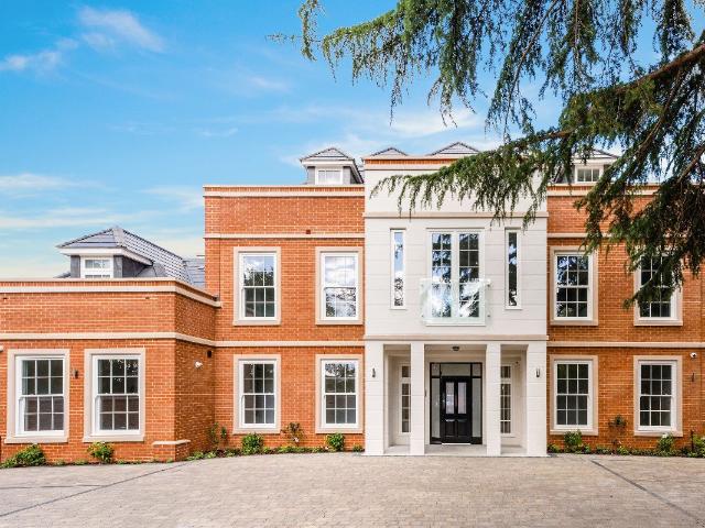 Apartment for rent in Blackhills, Surrey