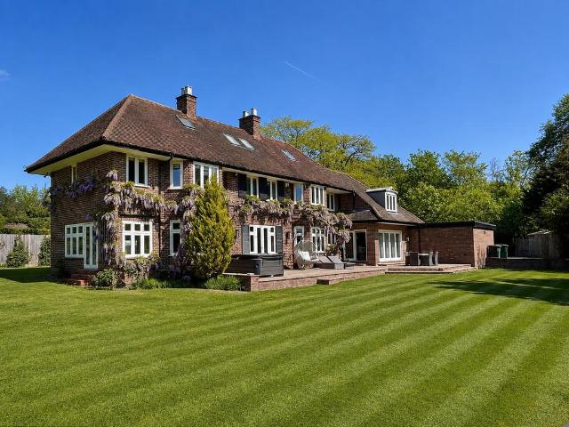 House for rent in Stoke D'Abernon, Blackhills