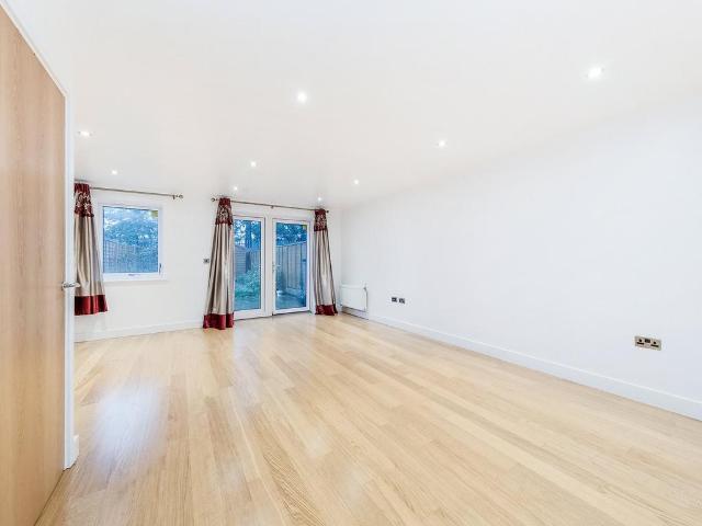 House for rent in East Greenwich, Greater London