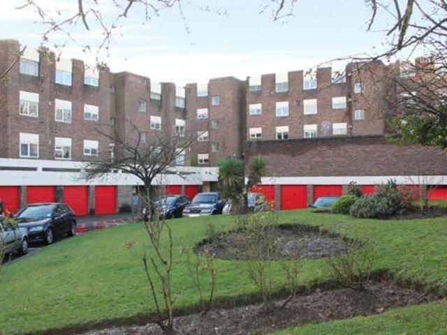 House for sale in Mount Hermon, Woking