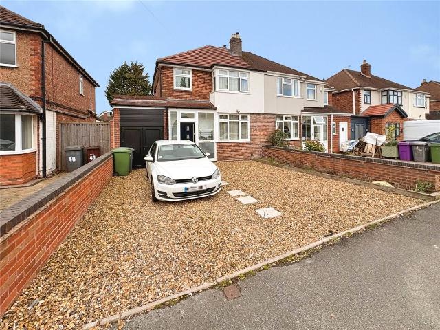 House for rent in Wood End, Park Village