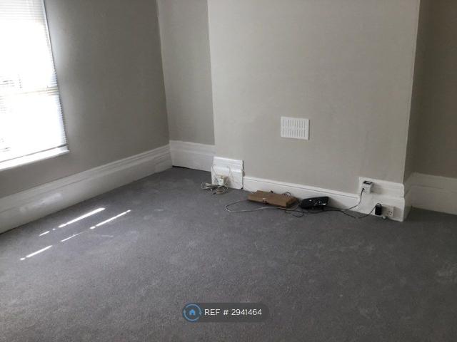 Room for rent in Ewens Farm, Golden Valley