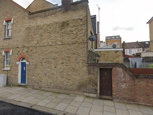 Studio for rent in South Tottenham, Cat Hill