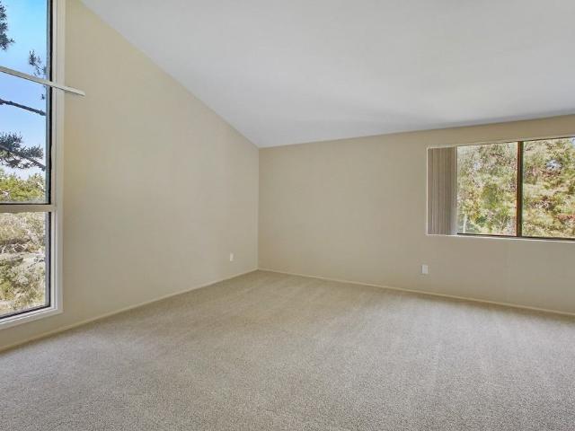 Apartment for rent in Corona Del Mar, California