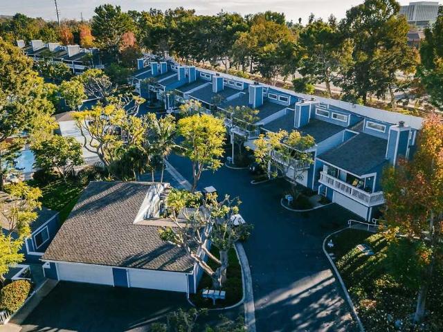 Apartment for rent in Newport Beach, California