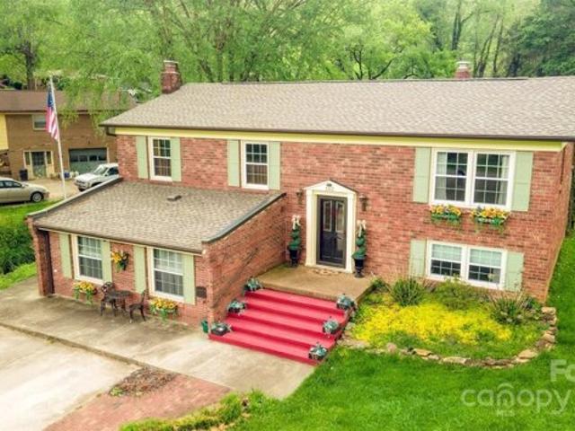 House for sale in Waynesville
