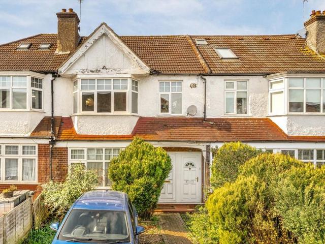 Apartment for rent in London Borough of Merton, Raynes Park