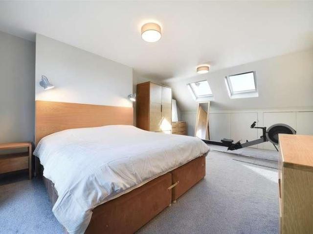 House for rent in London Borough of Merton, Cat Hill