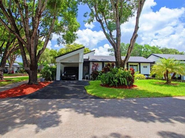 Condo for sale in Weston