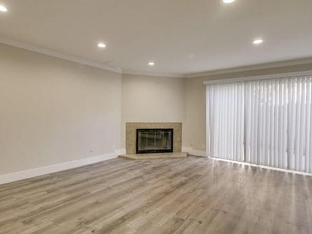Townhouse for rent in Newport Beach