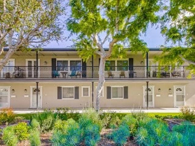 Townhouse for rent in Newport Beach