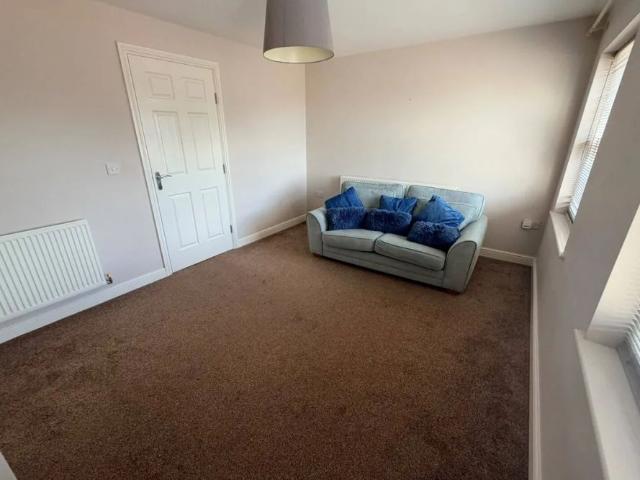 Townhouse for rent in Throapham, Rotherham