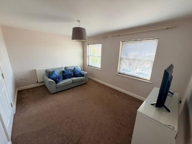 Townhouse for rent in Throapham, Rotherham