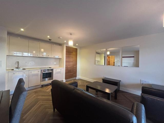 Apartment for rent in Cardiff Bay, Falcon Lodge