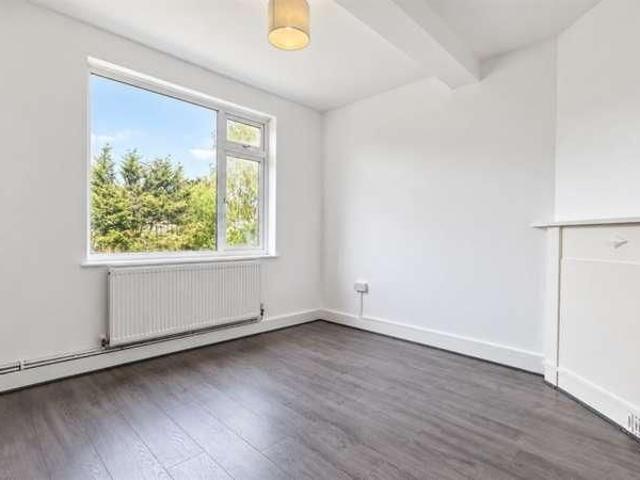 Apartment for rent in Falconwood, Greater London