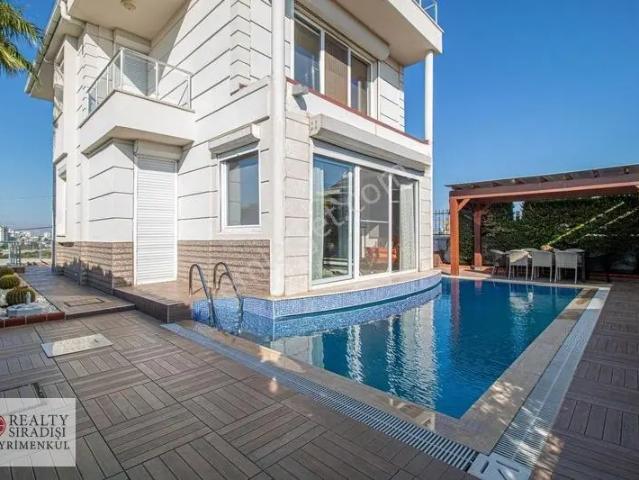 Altıntaş Mahallesi, Aksu içerisinde satılık Villa