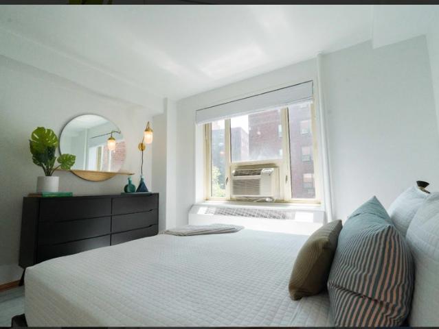 Room for rent in Arverne, New York