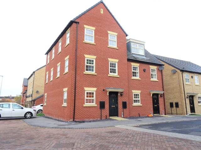 House for rent in Cutsyke, Castleford