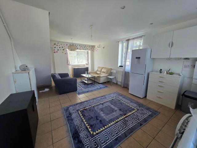 House for rent in London Borough of Redbridge, Greater London