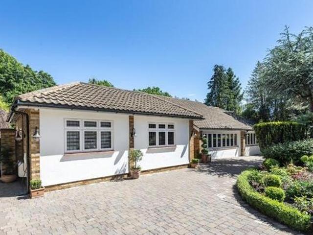 House for sale in Little Stanmore, Greater London