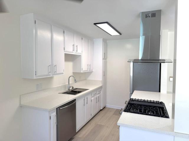 Apartment for rent in Canoga Park, California