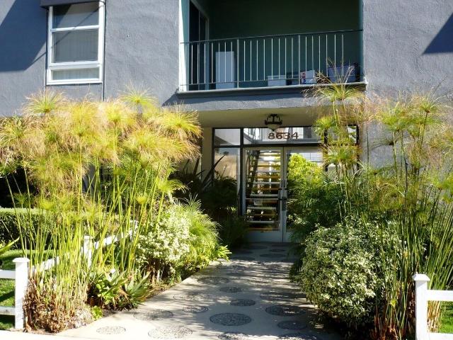 Apartment for rent in Canoga Park, California