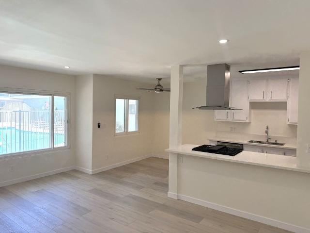 Apartment for rent in Canoga Park, California