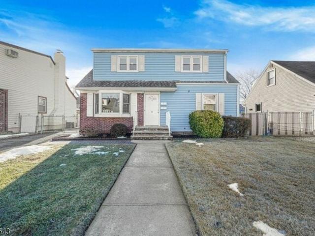 House for sale in Elmwood Park, New Jersey
