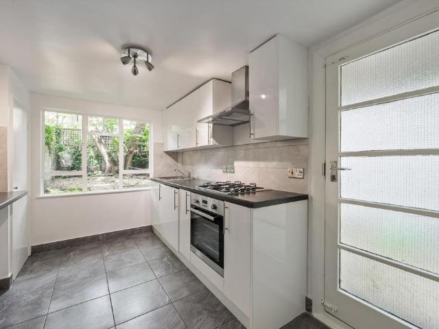 Apartment for rent in Bermondsey Village, Greater London