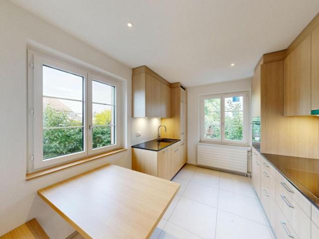 Einfamilienhaus mieten in Einigen, Zürich