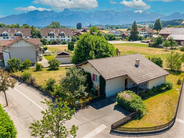 Einfamilienhaus kaufen in Uttigen, Bern