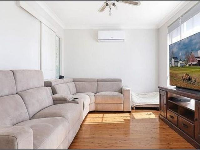 House for rent in Wollongong West, New South Wales