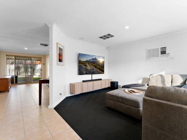 House for rent in High Wycombe, Western Australia