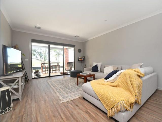 House for rent in Eagle Point, Victoria