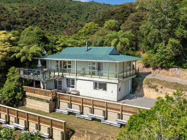 House for sale in Marlborough Sounds