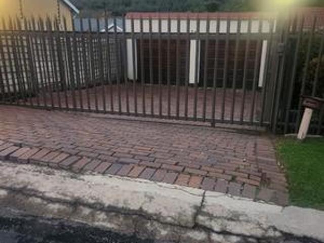 House for sale in Johannesburg, Mondeor