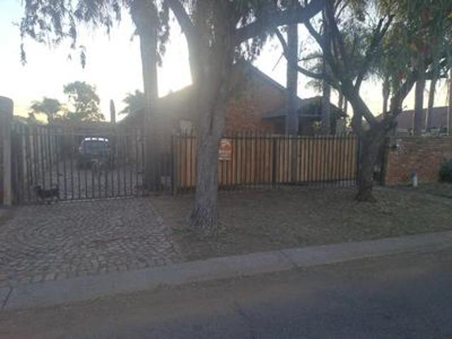 House for sale in Waterkloof, Gauteng