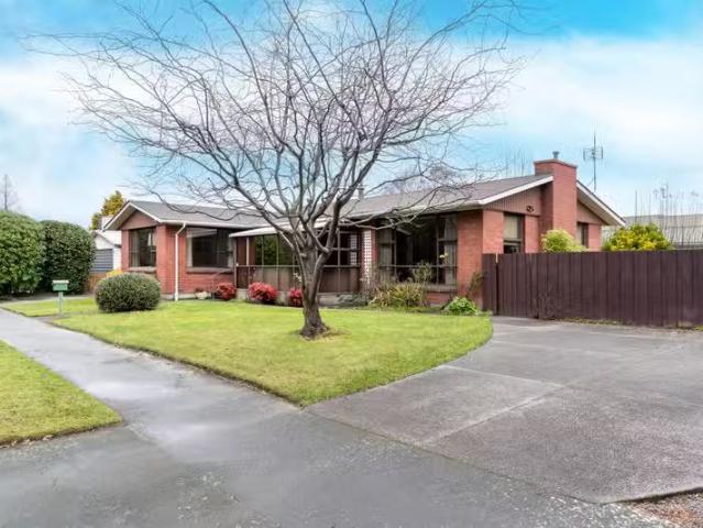 House for rent in Chaslands, Canterbury