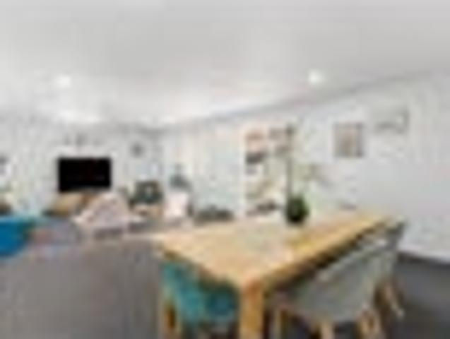 House for sale in Oratia