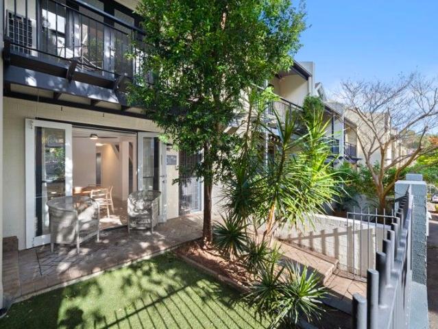 Townhouse for sale in Glebe