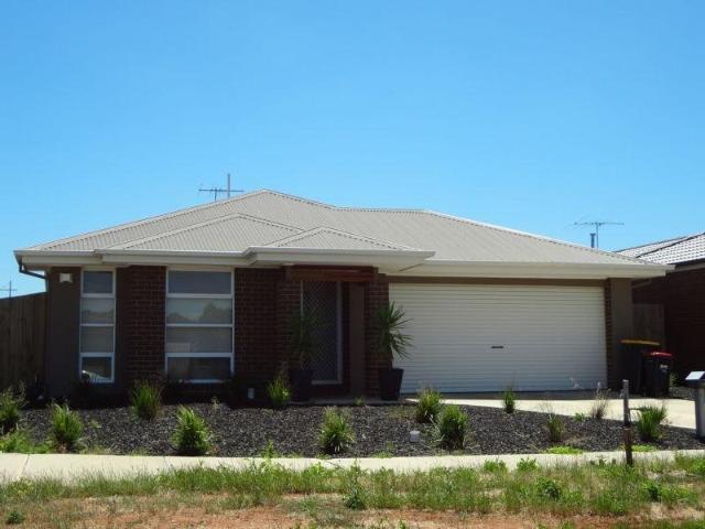 House for rent in Thoroughbred Park, Melbourne
