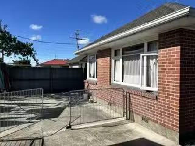 House for rent in Chaslands, Canterbury