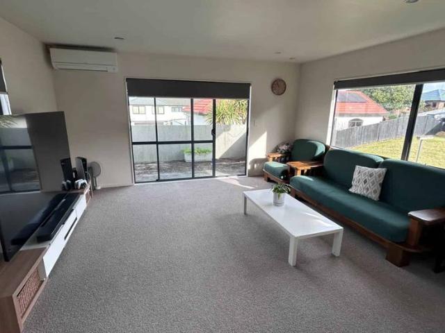 House for rent in Paremoremo