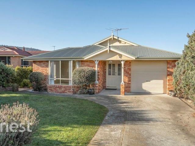 House for sale in Geilston Bay