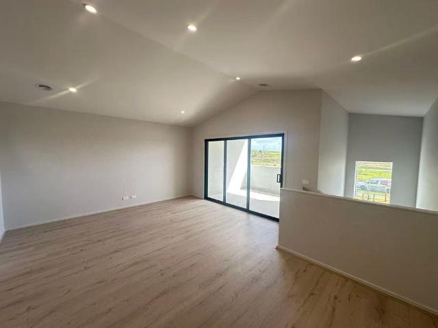 Townhouse for rent in St Germain Estate, Melbourne